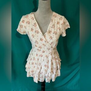 Altar'd State Women’s White Floral Ruffle Romper w/tiered design, size medium